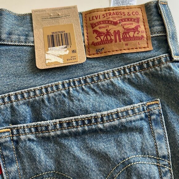 Levi's Women's 501 Original Shorts Distressed,   Blue, size 31, NWT - Picture 7 of 9